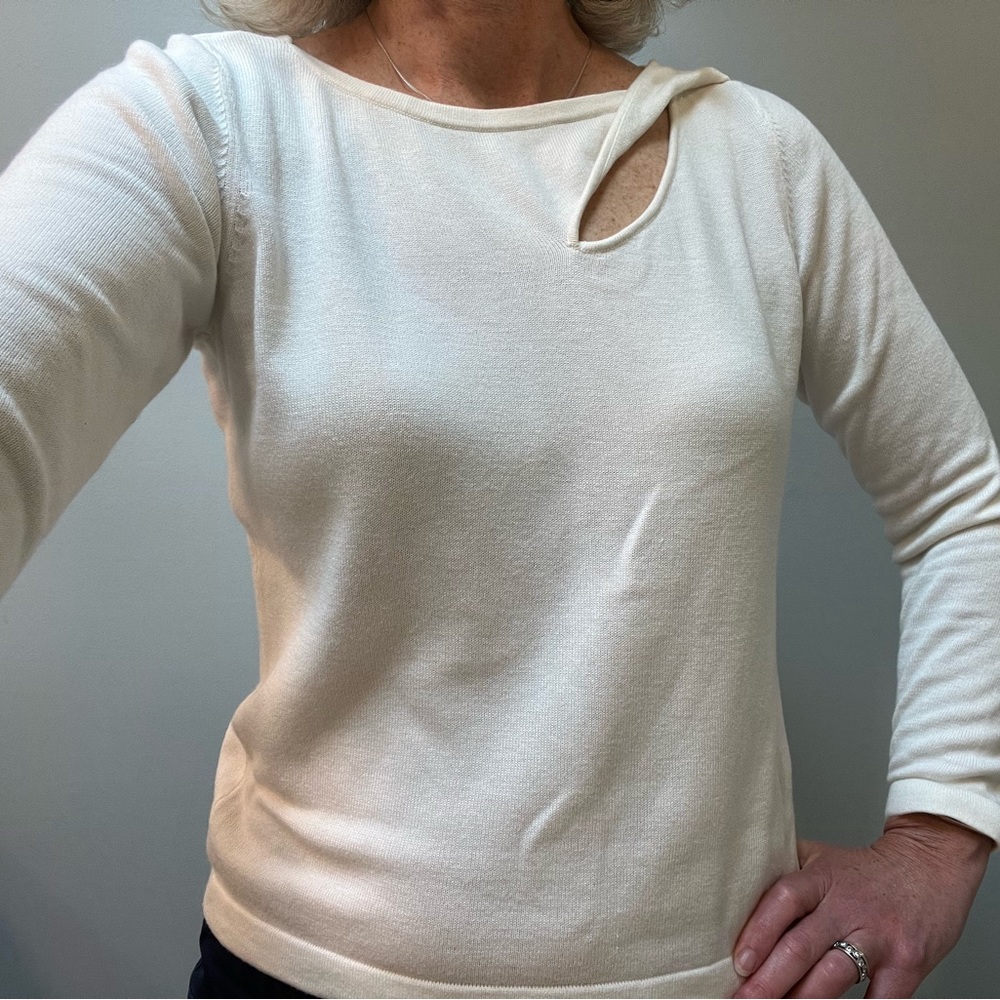 White House/Black Market Size M Long Sleeve Sweater